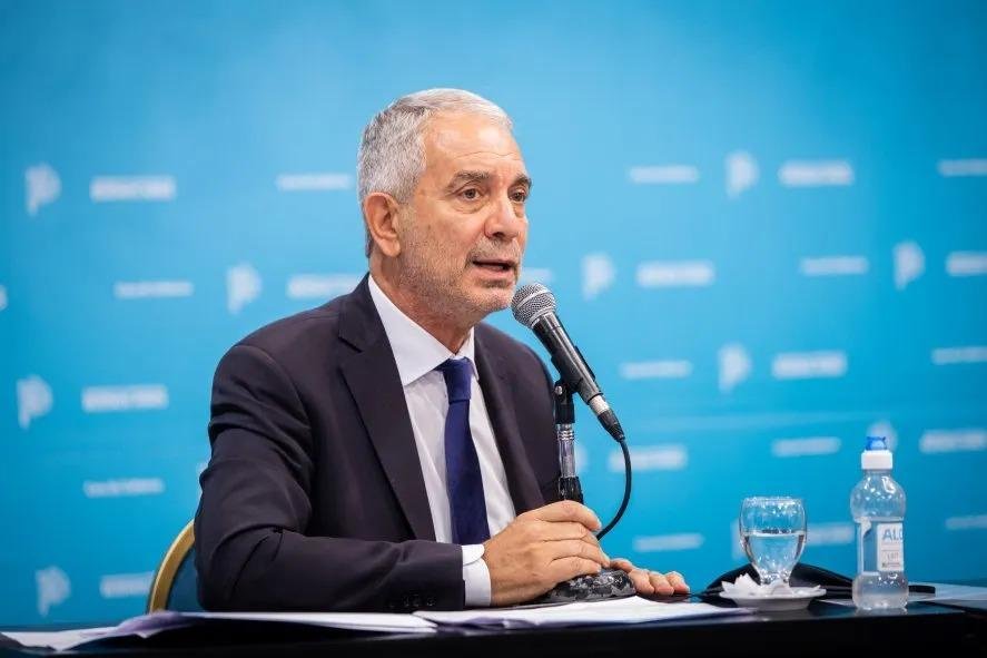 Alak y otros intendentes lanzan advertencias y meten presión
