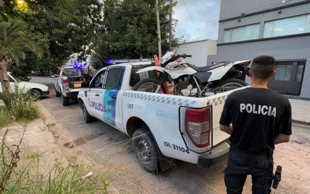 Tras un allanamiento en La Plata, cayeron dos hombres acusados de robo