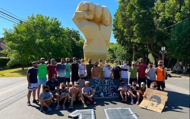 Revuelo en Gonnet por un muñeco histórico: qué dijo la Municipalidad sobre el caso