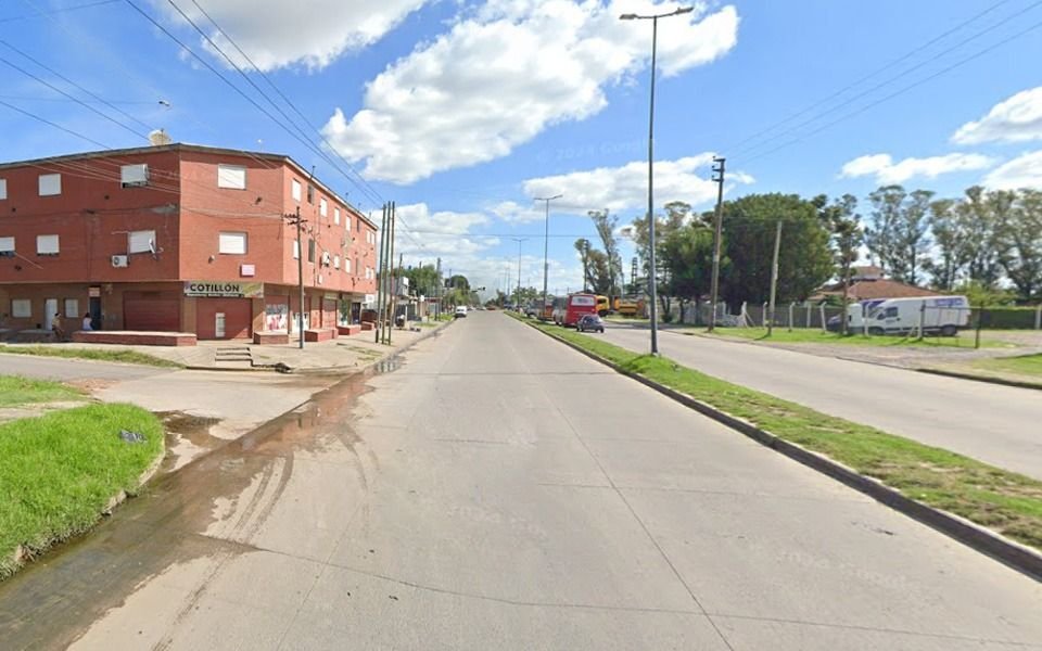 Con el pan bajo el brazo: robó en un local con un nene de la mano en La Plata