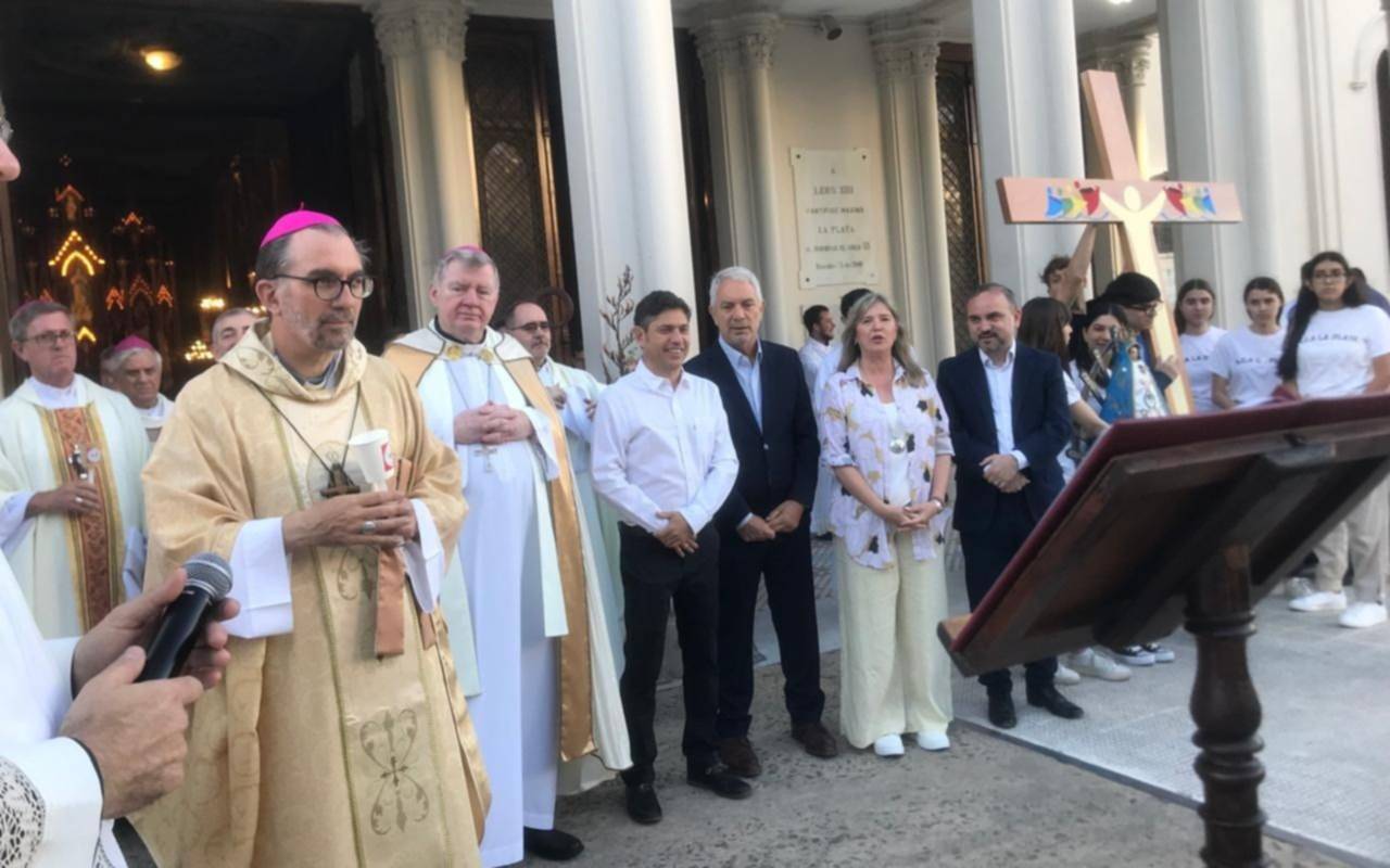 Fotos | Asumió Gustavo Carrara, el nuevo arzobispo de La Plata: ceremonia con presencia política y peregrinación en las calles de la Ciudad