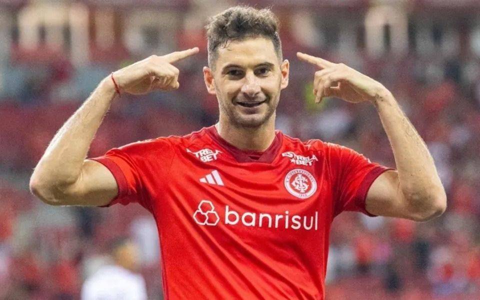 Lucas Alario, el delantero que busca Estudiantes tras sacudir el mercado con Medina