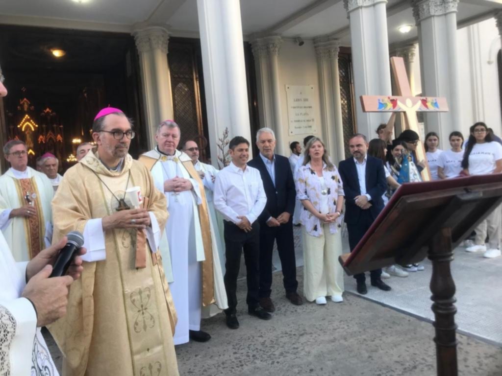 EN FOTOS.- La asunción del nuevo Arzobispo de La Plata: Carrara pidió rezar por él “para que no me la crea”