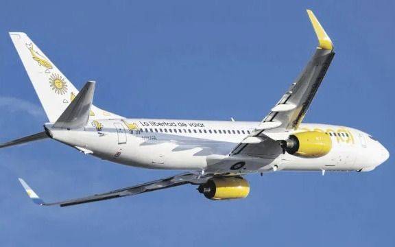Terror a bordo: el motor del avión se apagó en pleno vuelo y egresados vivieron una pesadilla rumbo a Bariloche
