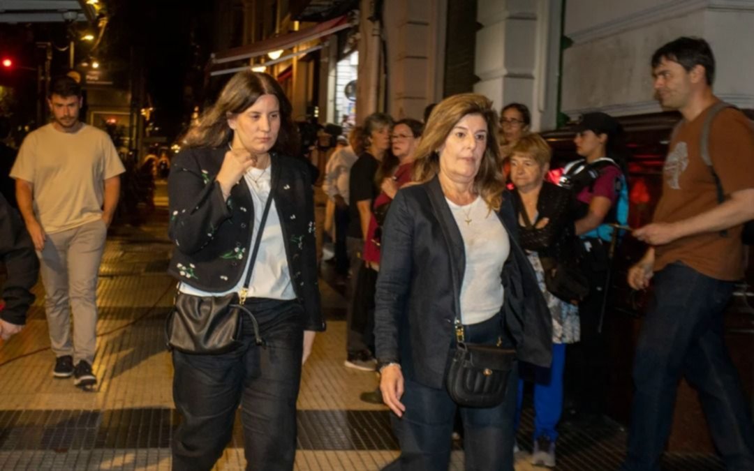 La muerte de Jorge Lanata.- Lo velan en la Casa de la Cultura: el dolor de famosos, familiares y sus fans