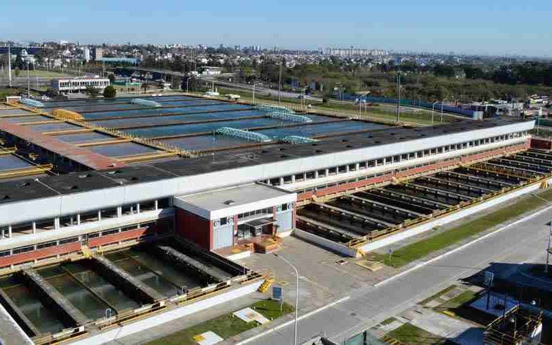 Municipio de Quilmes exige una multa récord de $445 millones a AySA 