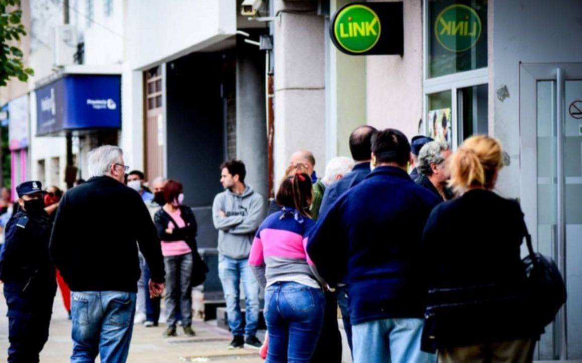 Uno por uno, los 108 municipios bonaerenses en los que cambia el horario de atención de los bancos