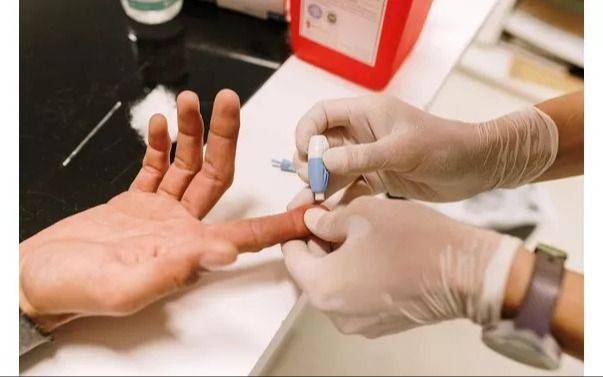 Quilmes impulsa testeos rápidos gratuitos por el Día Mundial de la Lucha contra el Sida