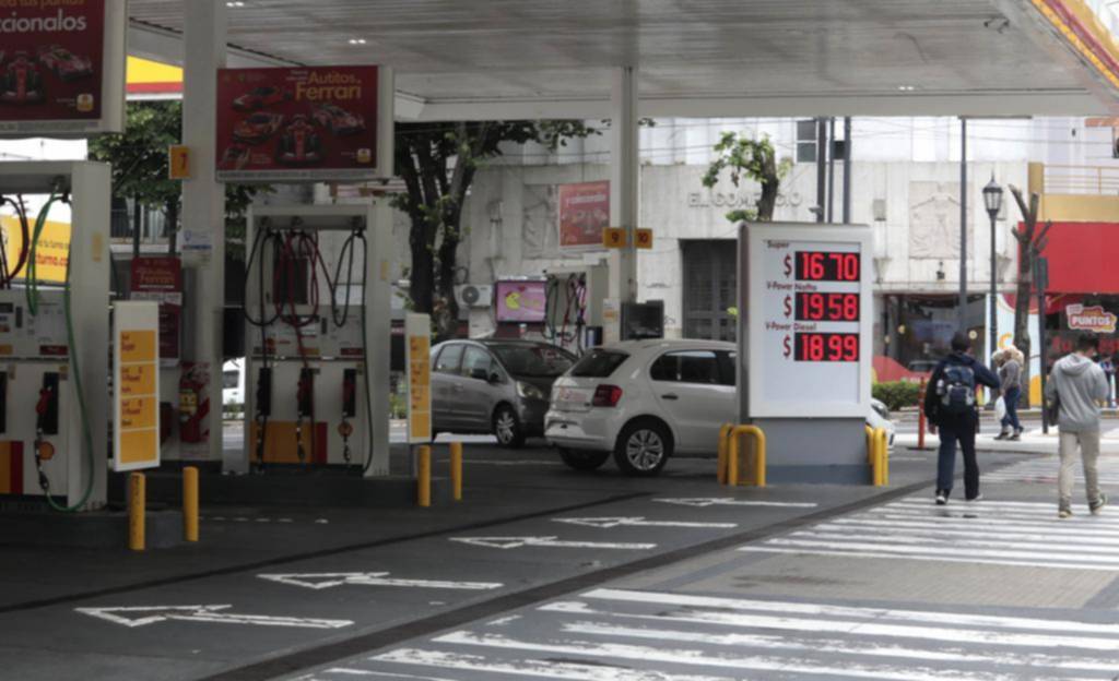 Con el nuevo aumento en los combustibles, la premium roza los $2.000