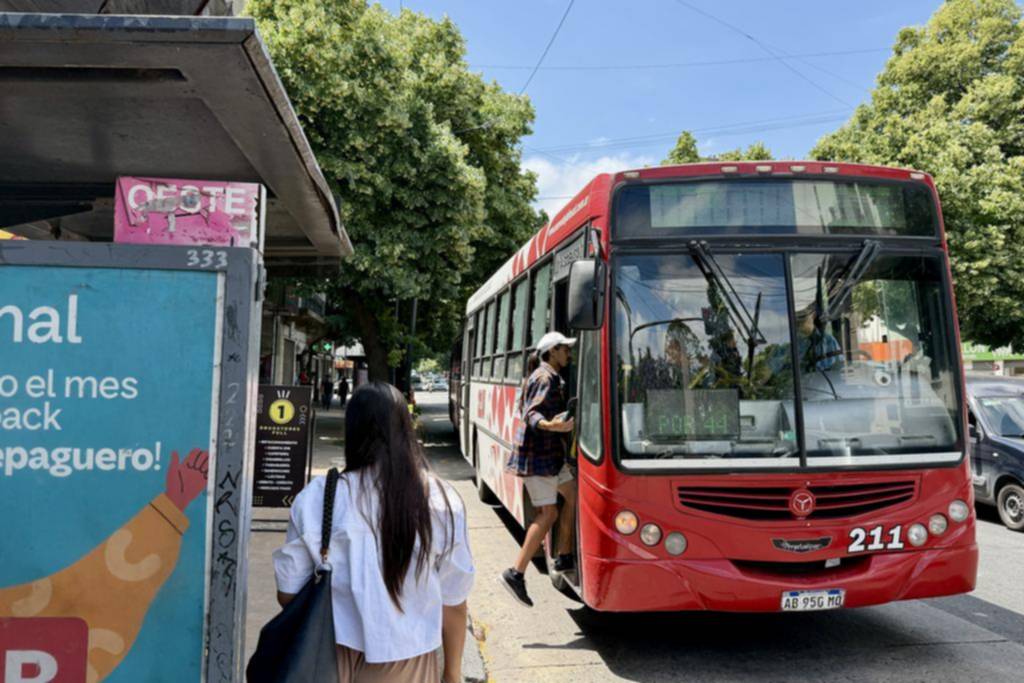 Usuarios acorralados: ya rige la suba “extra” en el micro