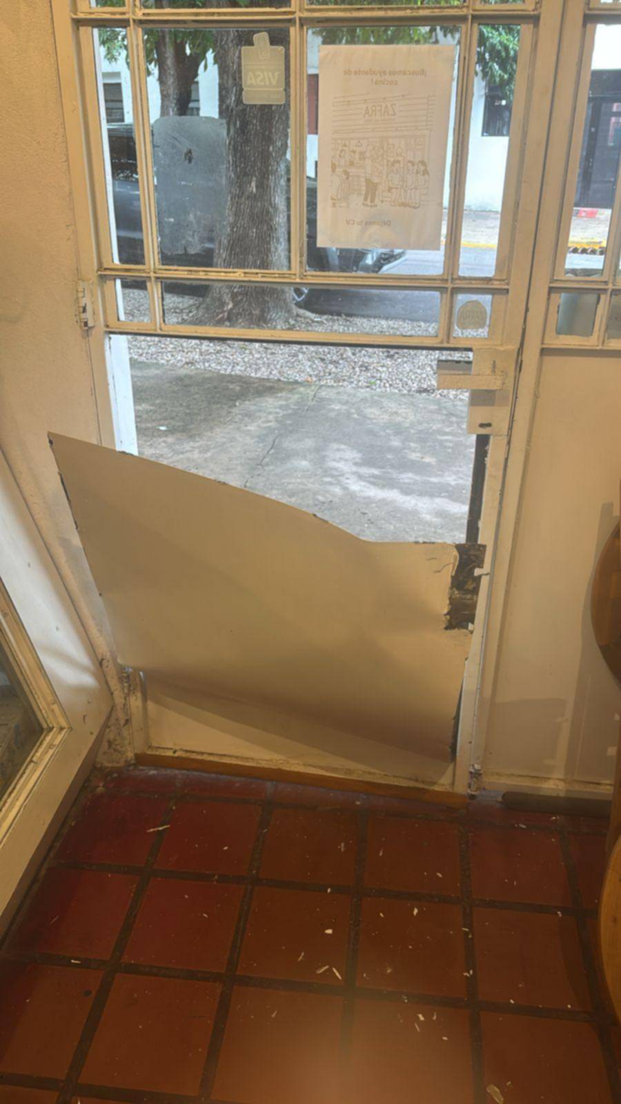 Vacían un comercio en pleno centro de City Bell