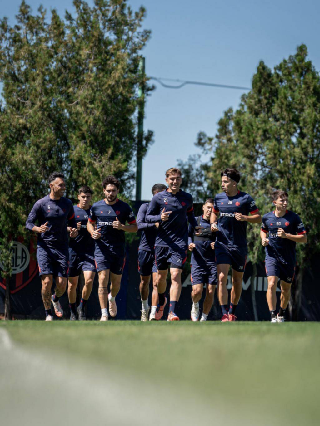 San Lorenzo de paro y al borde de la acefalía