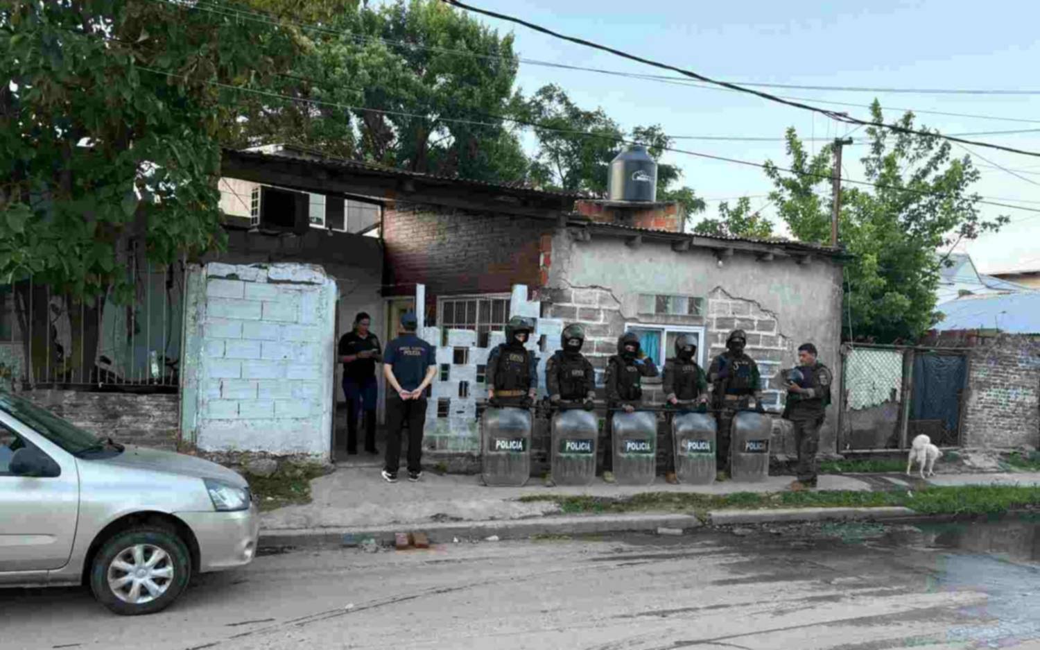 Operativo antidrogas en Villa El Monte: dos detenidos con cocaína y un arma ilegal 