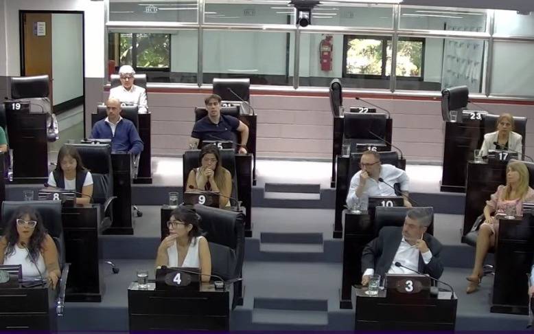 Doble sesión clave en Quilmes: Mendoza pide licencia y designan nuevas autoridades 