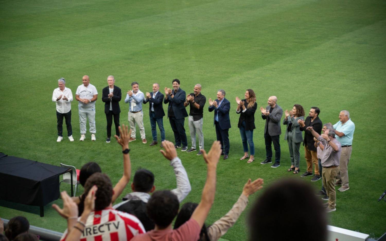 En UNO, entregaron carnets a nuevos socios vitalicios de Estudiantes