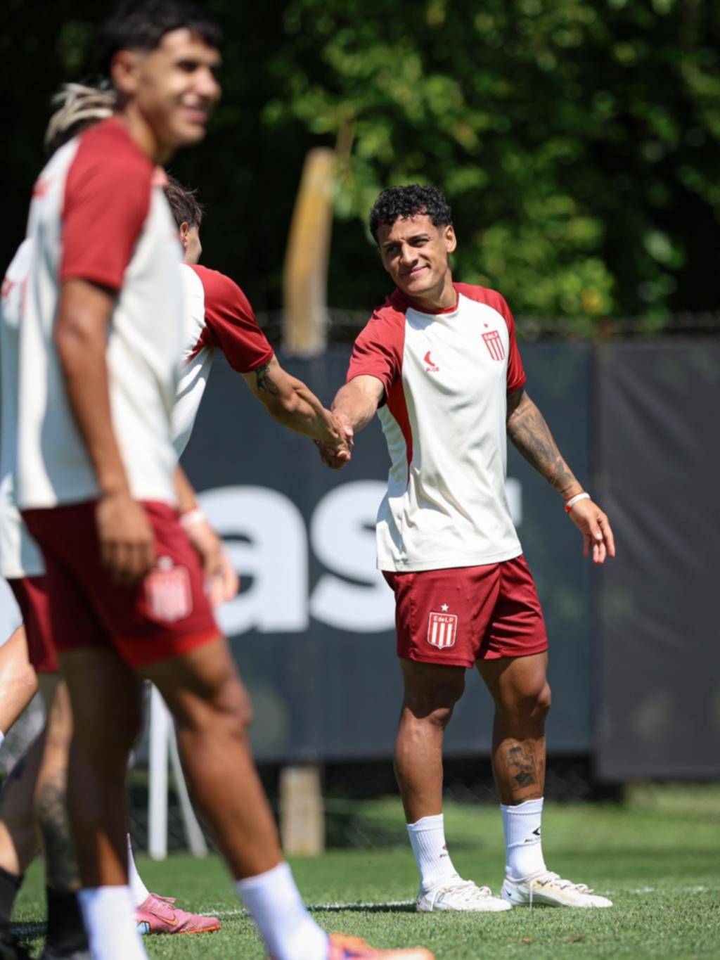 En el Pincha la duda es reforzar el medio o arriba