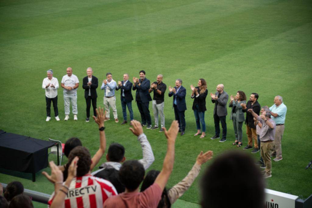 Verón estuvo en la entrega a nuevos vitalicios