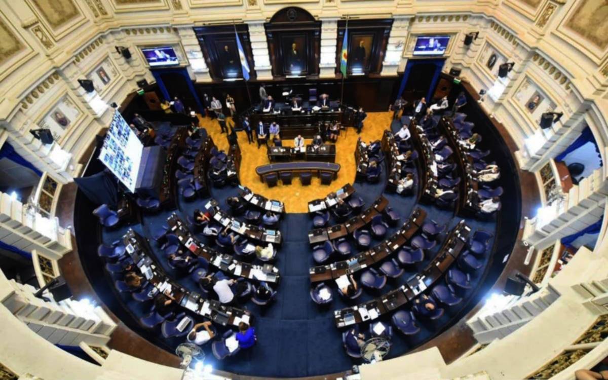 Los gremios presionan para que se apruebe el endeudamiento que pide Kicillof, clave para destrabar la paritaria 