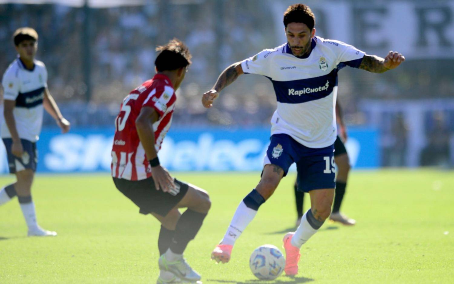 Gimnasia vs Estudiantes, guardia alta: confirmaron que Facundo Tello será el árbitro para el clásico platense de semifinales