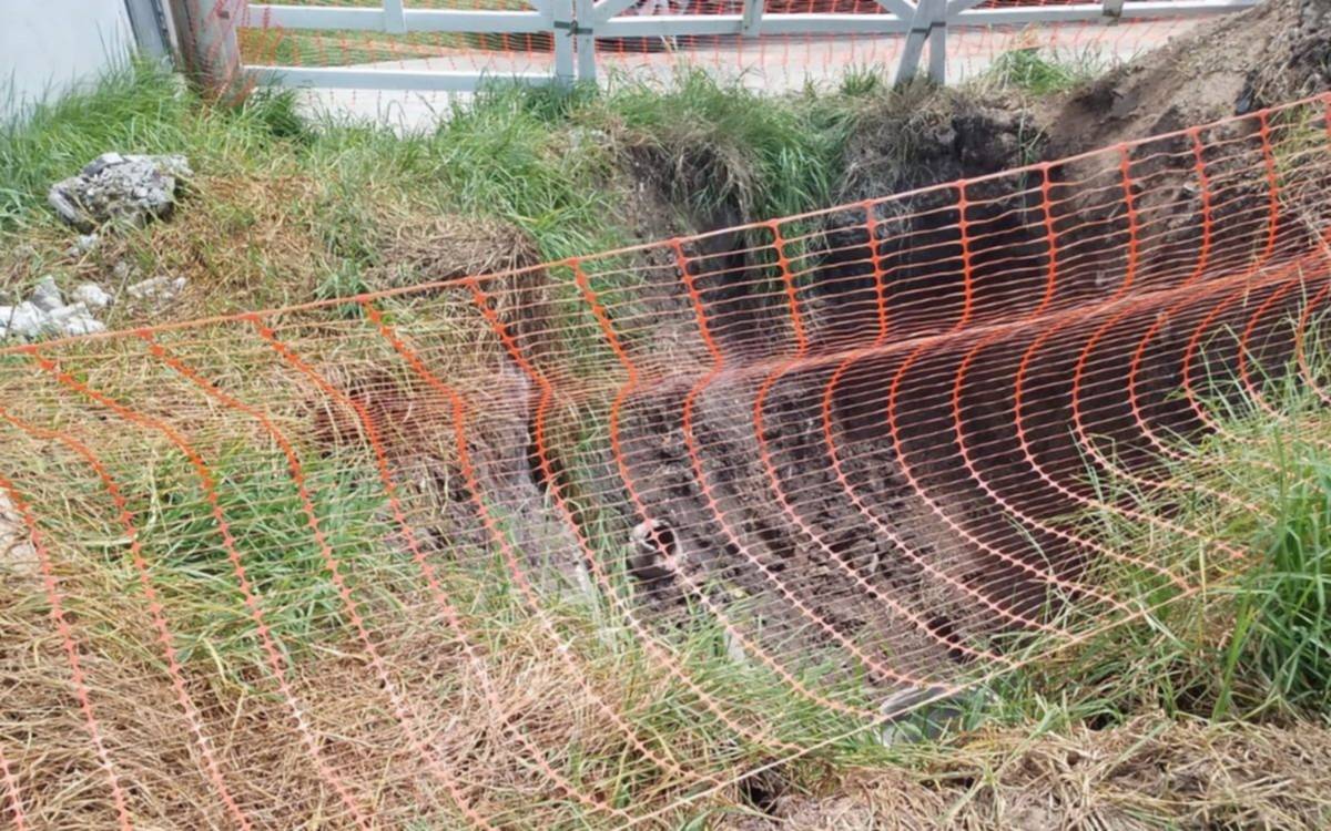 Enorme pozo en Villa Elvira "hace más de cuatro años": ya hubo accidentes