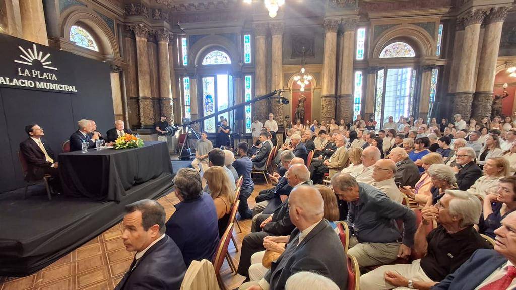 Reconocimientos para médicos con 25 y 50 años de actividad