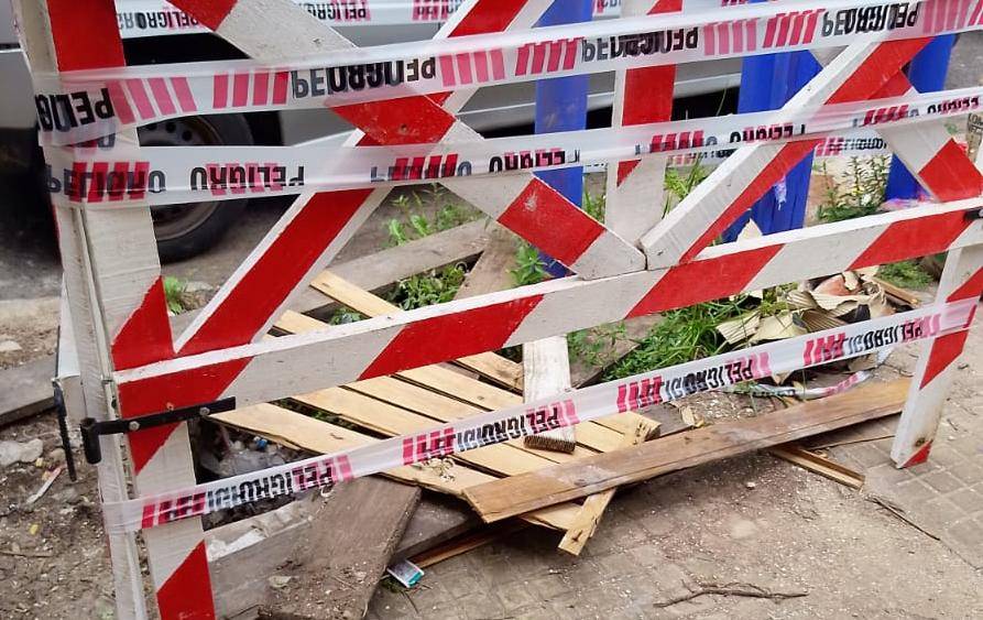 Denuncian un desborde cloacal en 8 y 64, con más de cuatro meses de reclamo