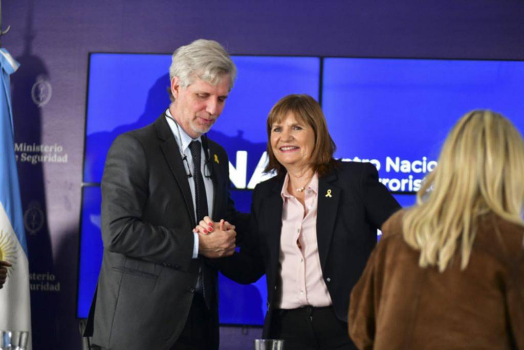 SIDE: desplazan al jefe pero sigue bajo control de Santiago Caputo