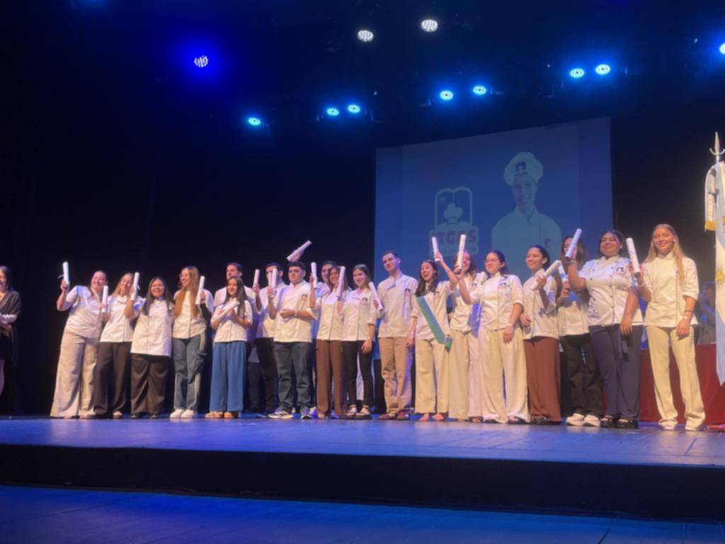 Emotiva entrega de diplomas