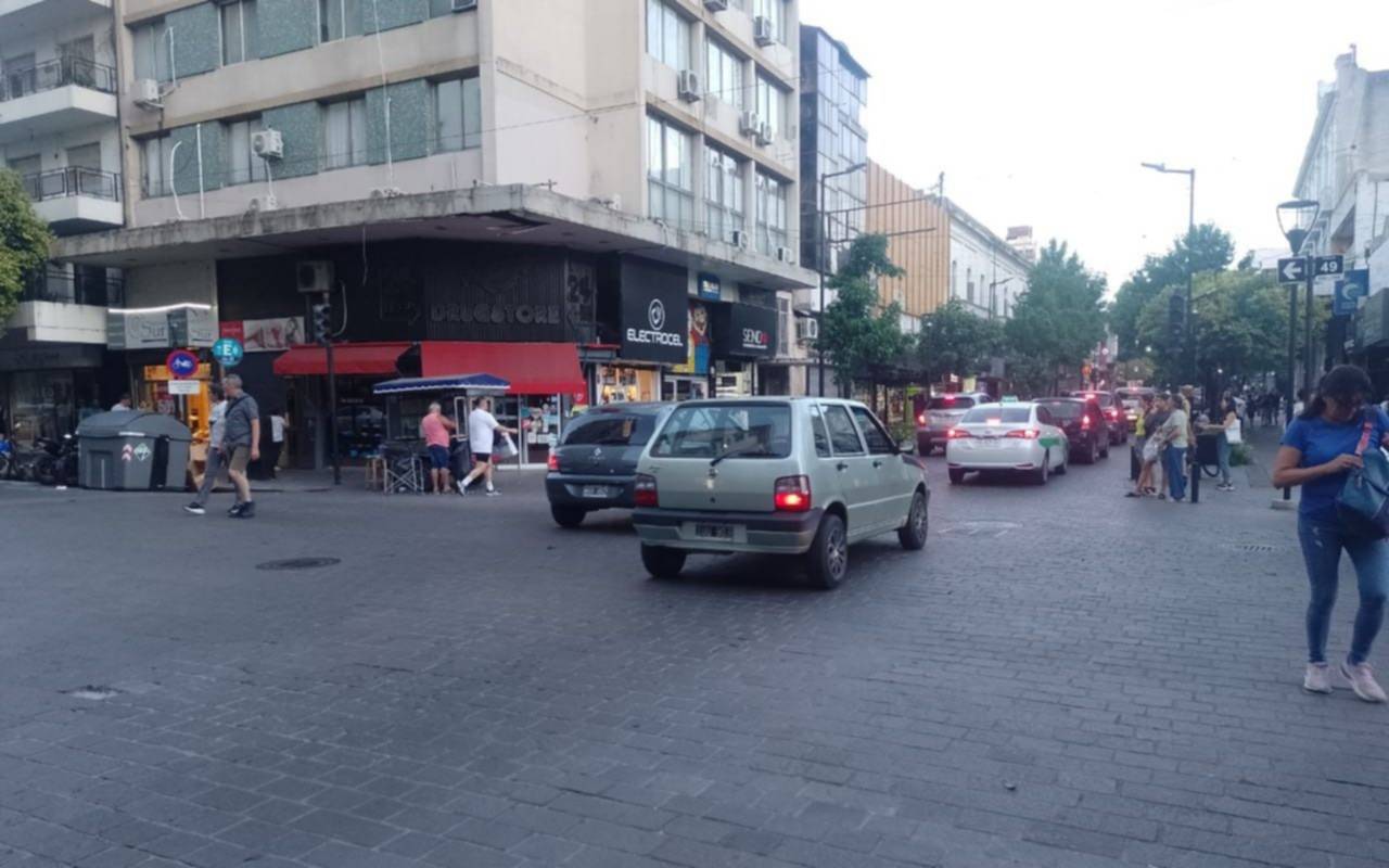 Corte de luz afectaba comercios y semáforos en el centro