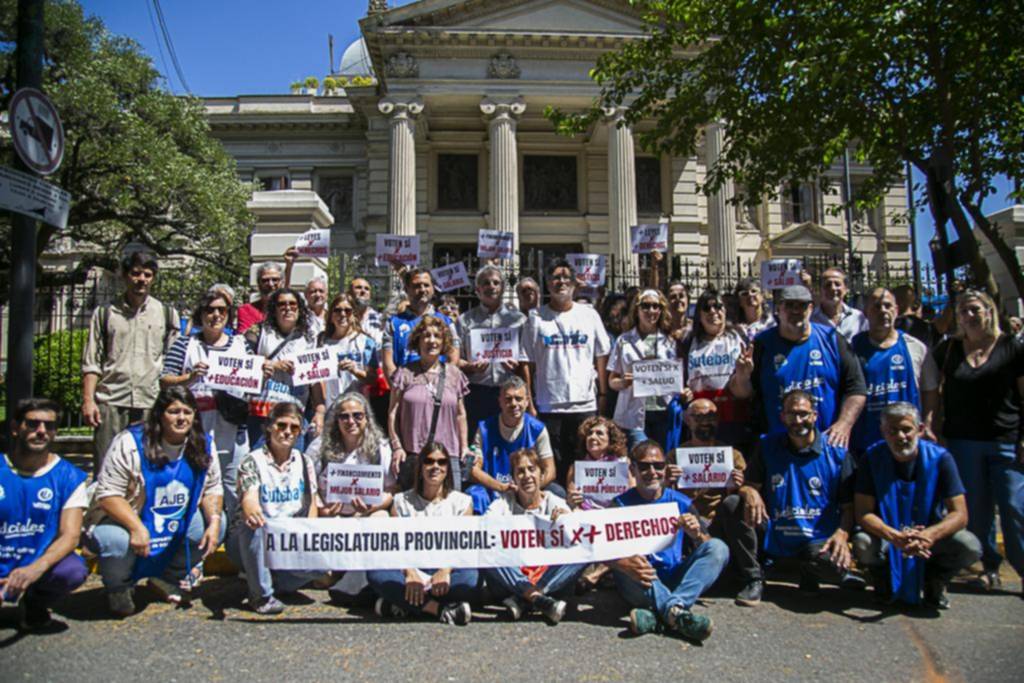 Estatales presionan por la reapertura de la paritaria en la Provincia