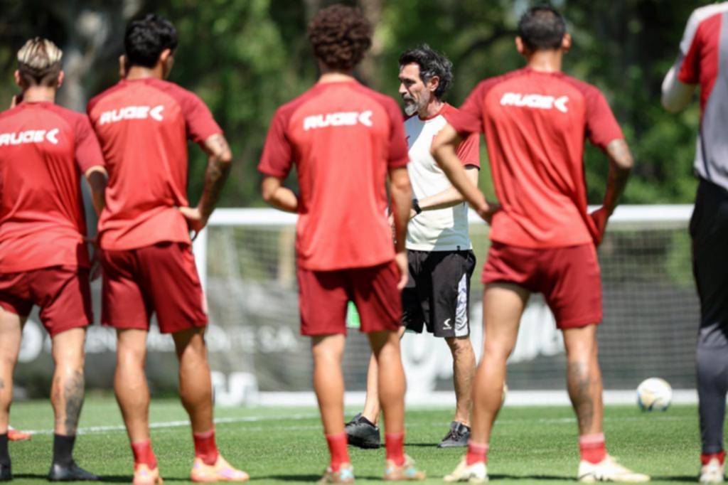 Domínguez y el dilema en el mediocampo