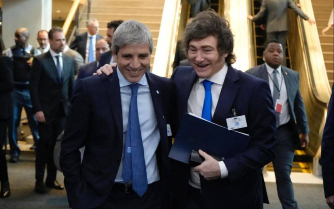 El elogio de Milei a Caputo tras el anuncio: "El mejor de todos los tiempos"