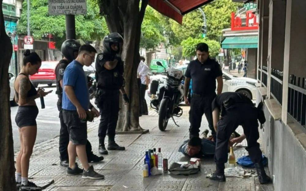 Detuvieron a un delincuente armado en pleno centro de La Plata tras intentar asaltar un comercio