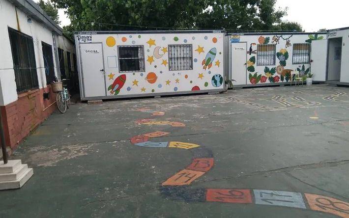 Robos y destrozos en el jardín de La Plata que funciona con containers