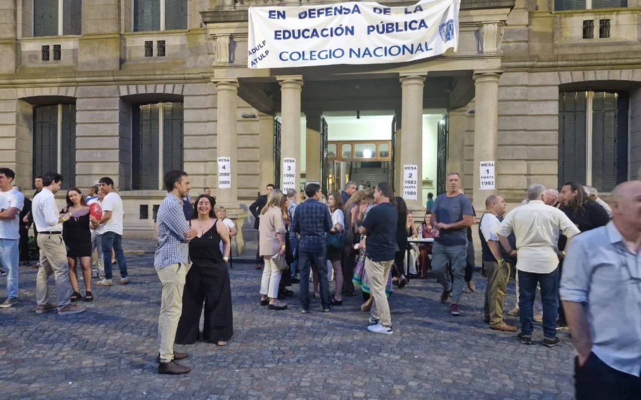 En FOTOS | El Colegio Nacional y una noche a pura emoción con generaciones de ex alumnos