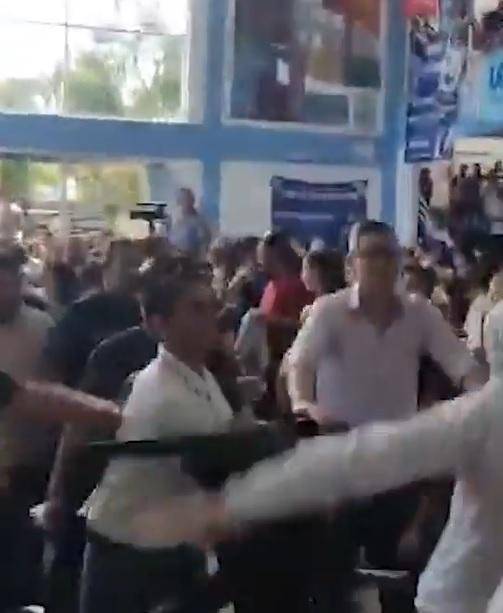 Pelea y sillazos entre militantes del peronismo y libertarios en José C. Paz