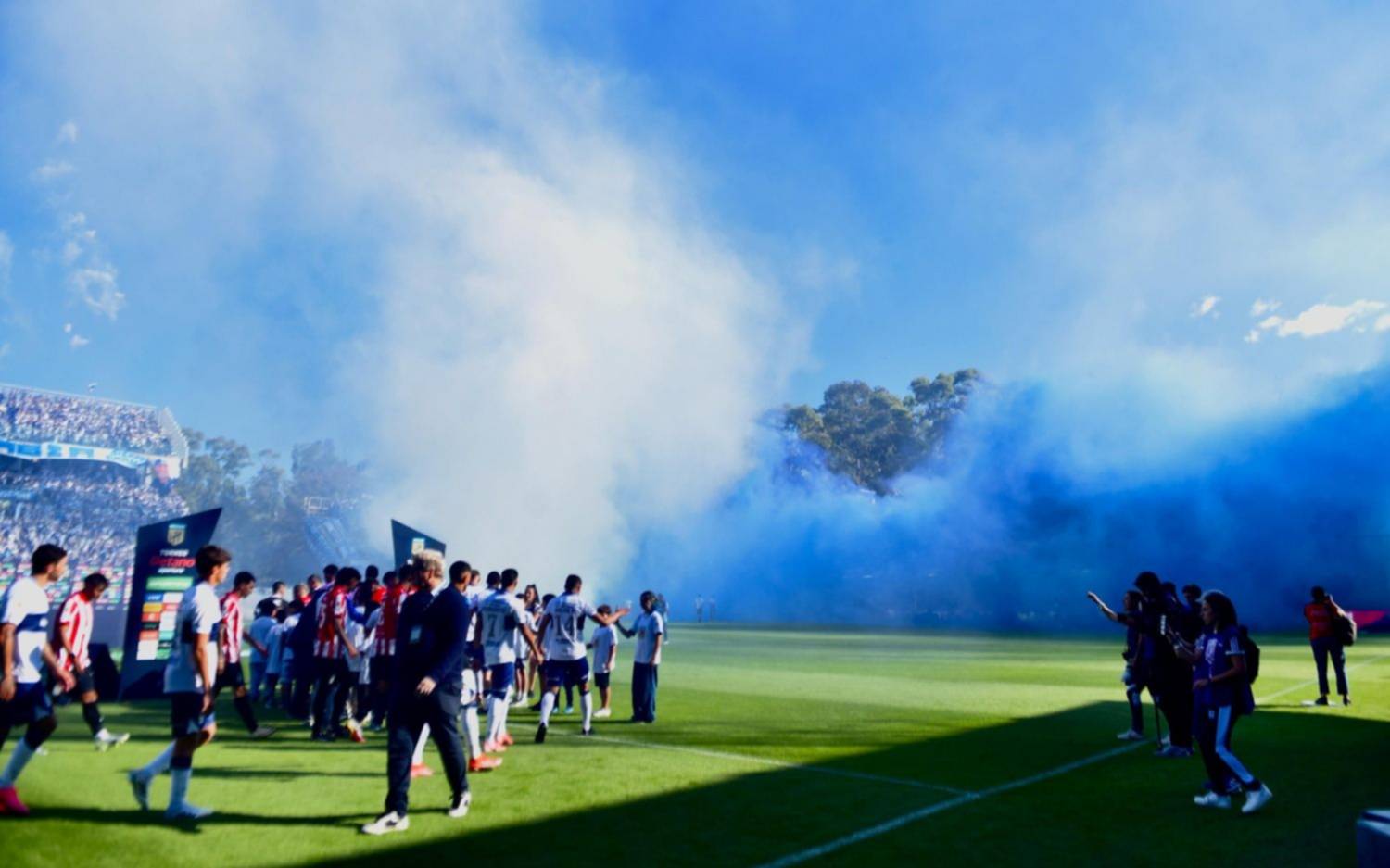 Clásico platense Gimnasia vs Estudiantes: fuerte advertencia de Seguridad por el uso de pirotecnia en el Bosque