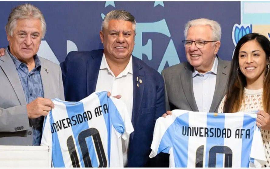 El Gobierno intimó a la AFA y a Chiqui Tapia por publicitar una universidad que no está legalmente habilitada