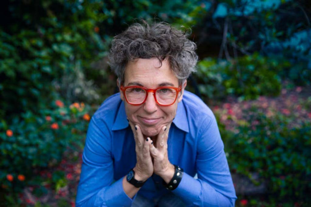 Gabriela Cabezón: camara y el barro luminoso de desobedecer