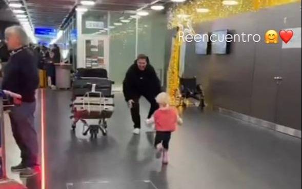 Maxi López volvió a Suiza y enterneció las redes con el reencuentro con su hija