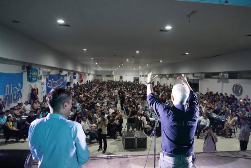 Alak encabezó un acto con militancia universitaria