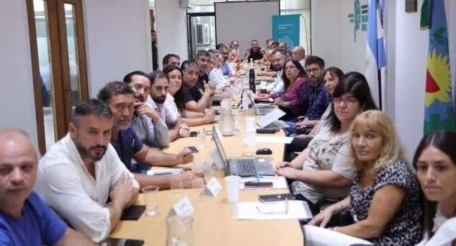 Gremios bonaerenses insisten con ser llamados a paritarias