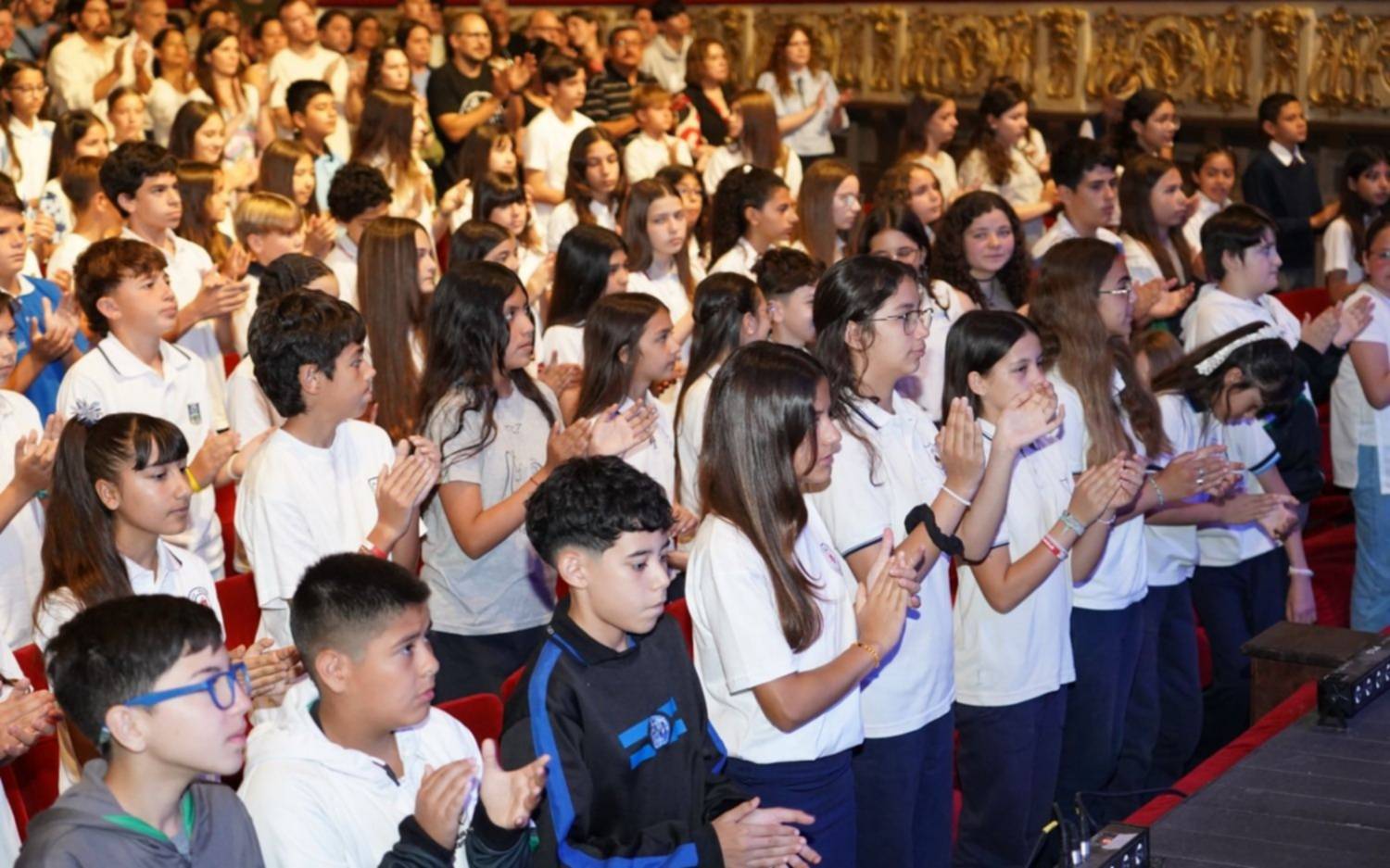 Uno por uno, los más de 500 alumnos que fueron distinguidos en el Coliseo Podestá