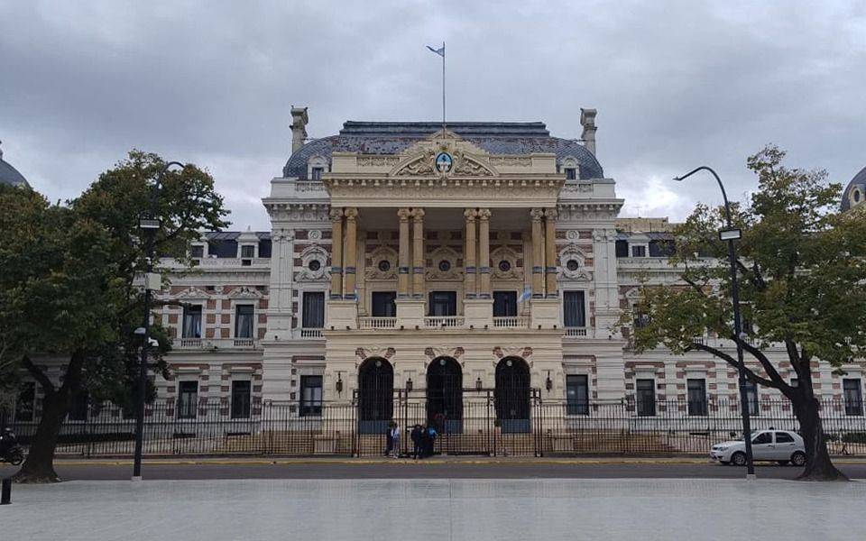 Aumento a docentes bonaerenses: los gremios se sumaron al pedido urgente de estatales para que se reabra la paritaria