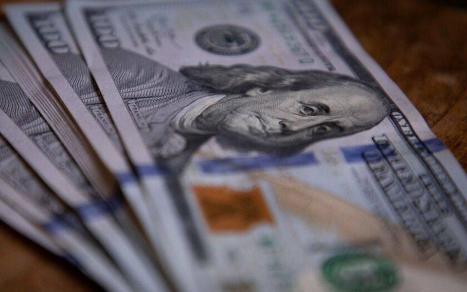 El dólar comenzó la semana con leve suba y cerró en $1.465