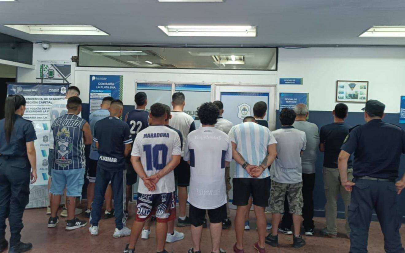 Piedrazos y balas de goma: cómo es la situación de los 23 detenidos tras el clásico