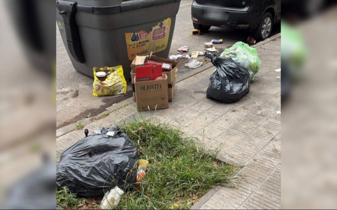 Una cuadra de Barrio Norte “explotado de basura”