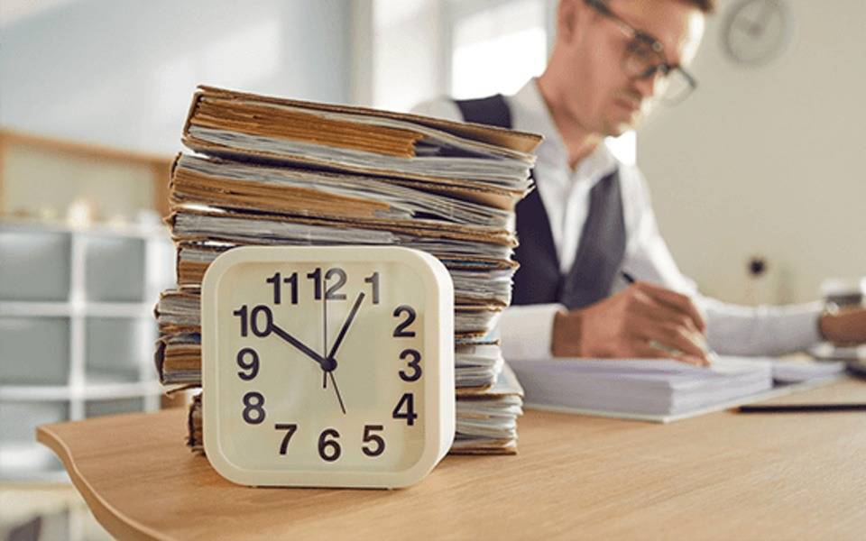 El plan de reforma laboral eliminaría las horas extra: qué propone el nuevo “banco de horas”