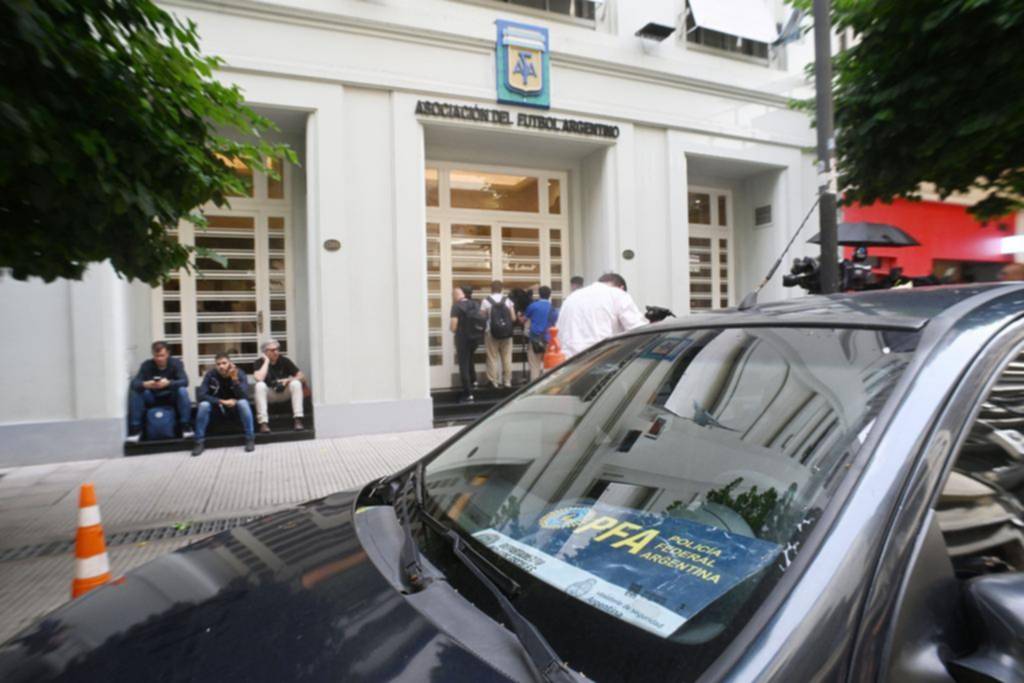 Allanamientos a clubes: investigan a la financiera vinculada a la AFA