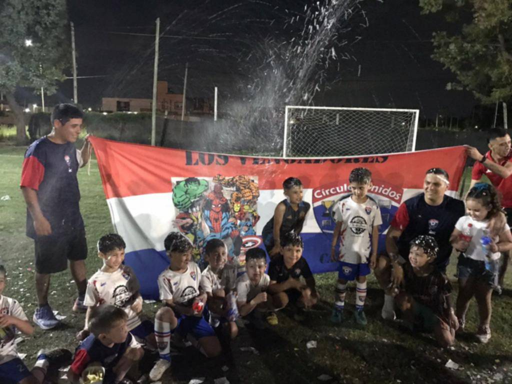 Frigorina gritó campeón y ascendieron la 90 FI., el CRI. Tricolores y Sacachispa